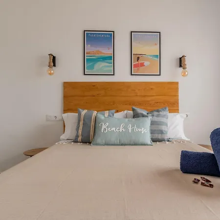 Seascape Pool, Air Con, View, Adult Only Apartman *