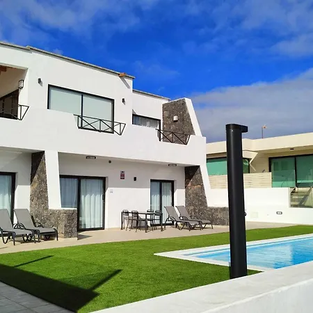 Seascape Pool, Air Con, View, Adult Only Apartman *